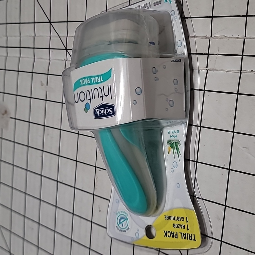 Schick Intuition Trial Pack Razor - Aqua Color, NIP - Picture 7 of 7
